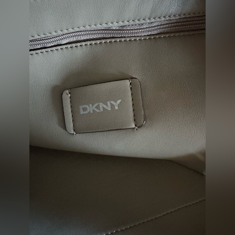 DKNY Winston Gray Leather Bag Like New Condition - Picture 7 of 8